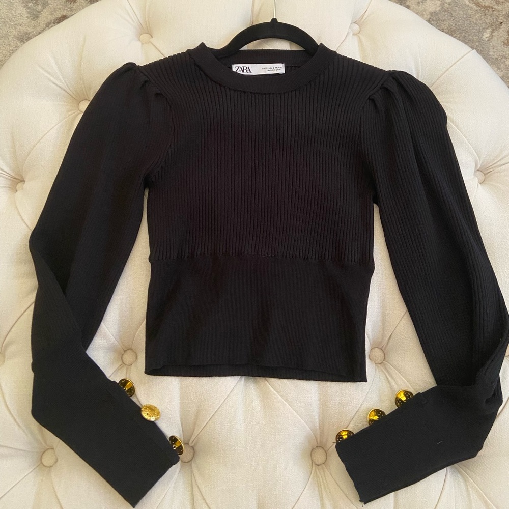 ZARA black ribbed Cropped sweater Gold Buttons sz S